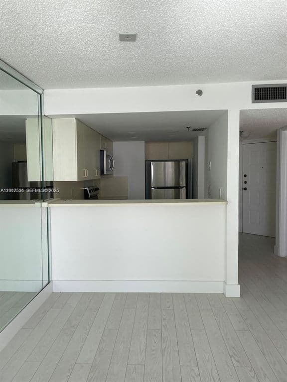 1+1 Condo — 5880 Collins Ave APT 1006