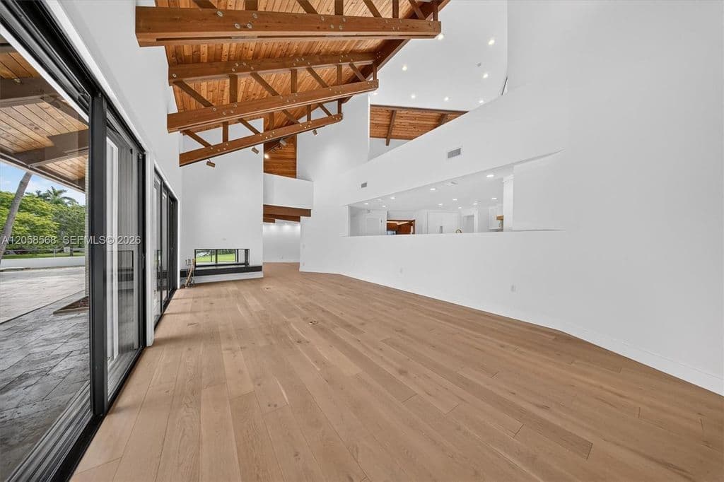 5-bedroom Single-Family Home — 8925 SW 102nd Ter