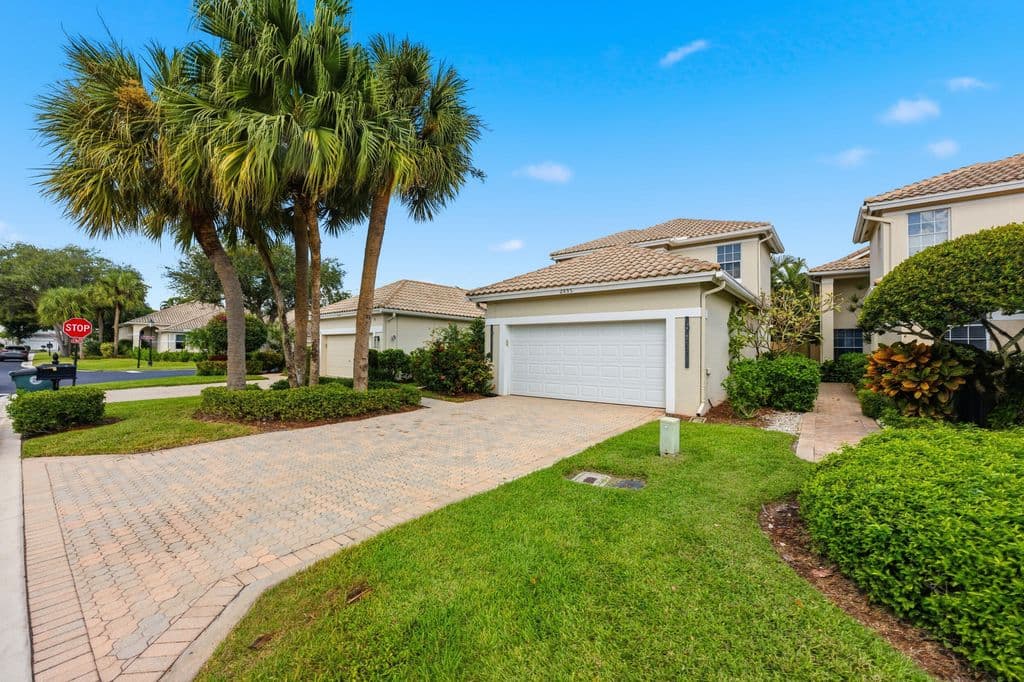 4+1 Müstakil ev — 2495 NW 66th Drive