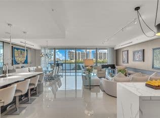 4+1 Condo — 3300 NE 188th St APT 318, Aventura, 33180