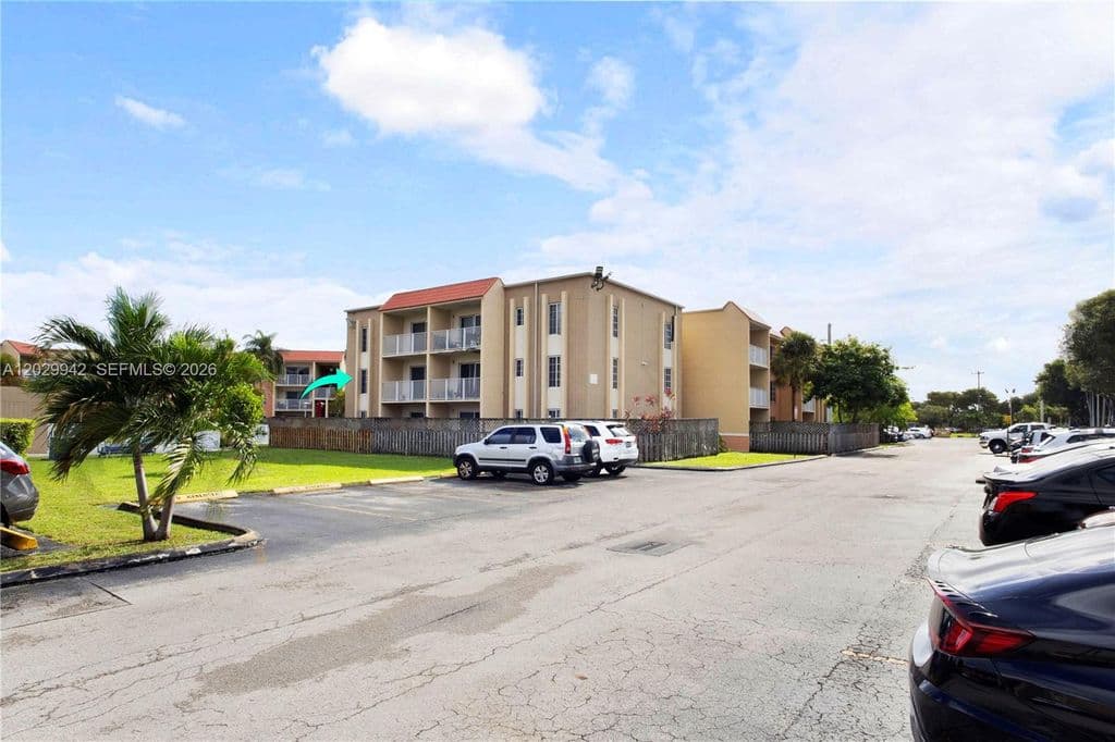 2+1 Condo — 5201 Geneva Way APT 211