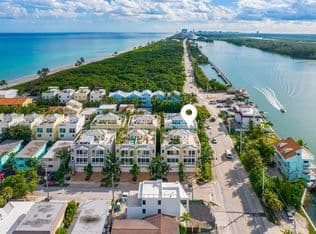 4-bedroom Townhouse — 348 Elm St #B-10, Hollywood, 33019
