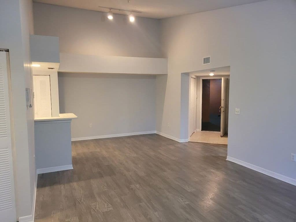 3+1 Condo — 4197 N Haverhill Road #212