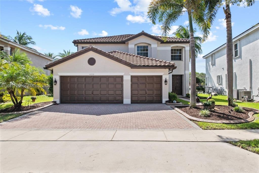 5-bedroom Property — 16230 SW 21st St