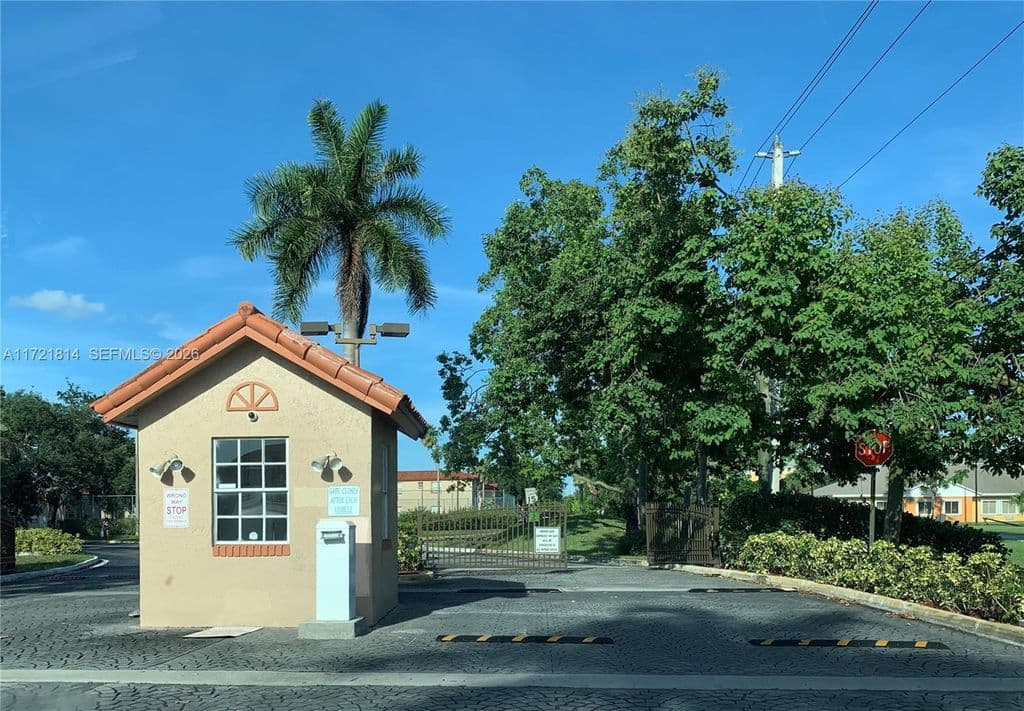 2-bedroom Condo — 8710 SW 3rd St APT 104