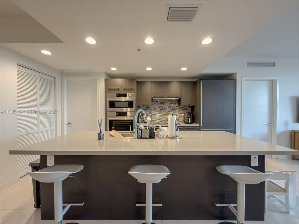 3-bedroom Condo — 7825 NW 107th Ave APT 301