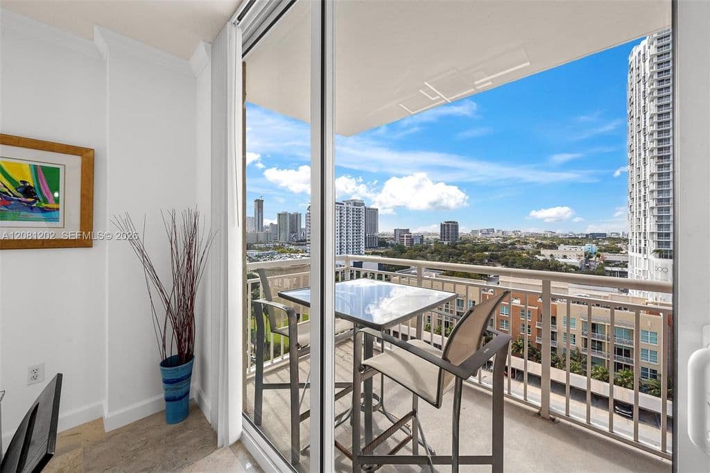 3-bedroom Property — 2000 N Bayshore Dr APT 1502