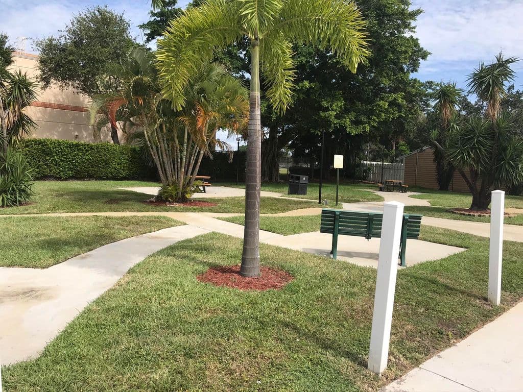 2-bedroom Single-Family Home — 1534 Royal Forest Court