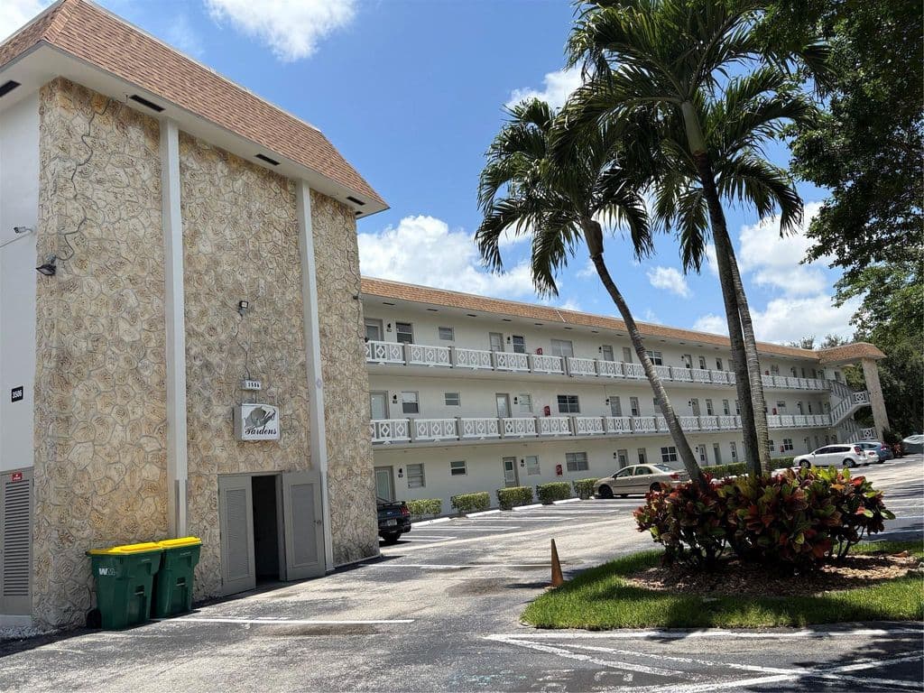 2-bedroom Condo — 3506 NW 49th Avenue #604