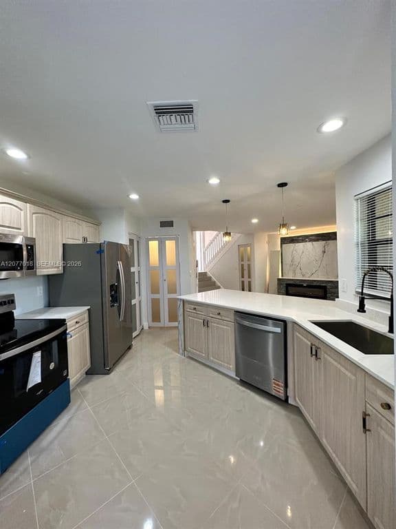 2+1 Mülk — 9177 W Sunrise Blvd