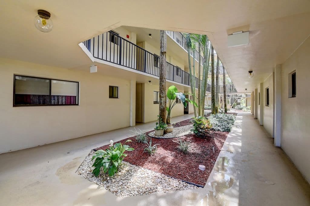 2-bedroom Condo — 5370 Las Verdes Circle #324