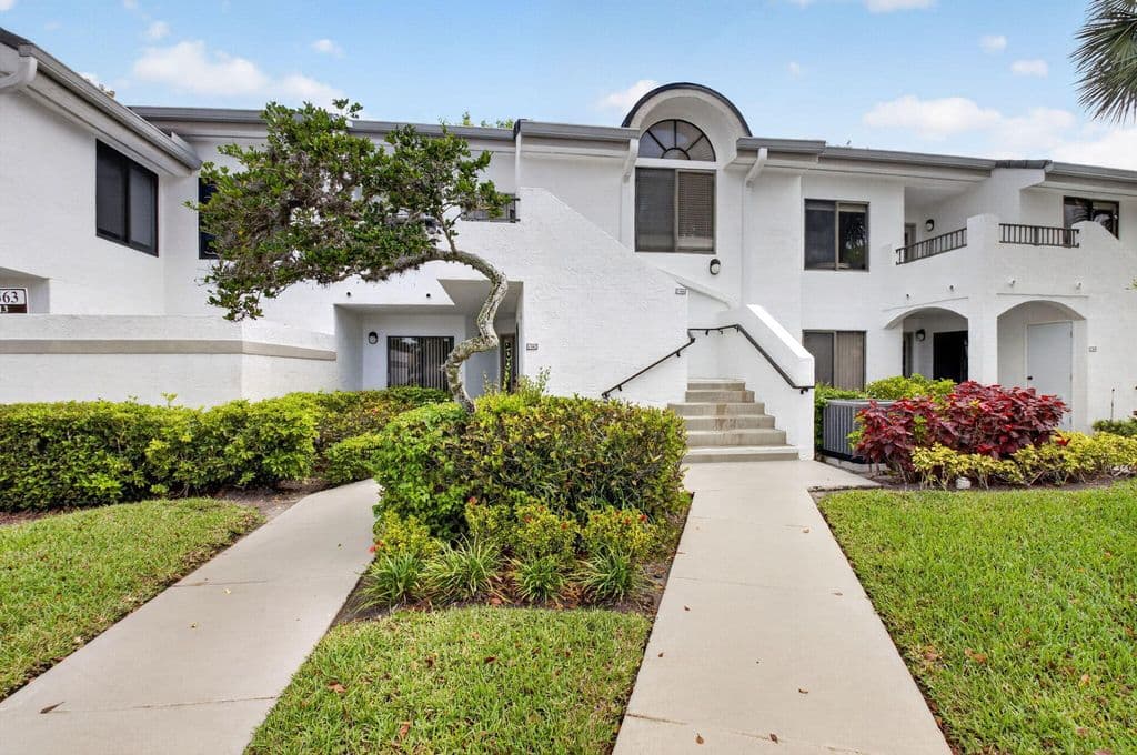 2-bedroom Condo — 7563 Glendevon Lane #1306