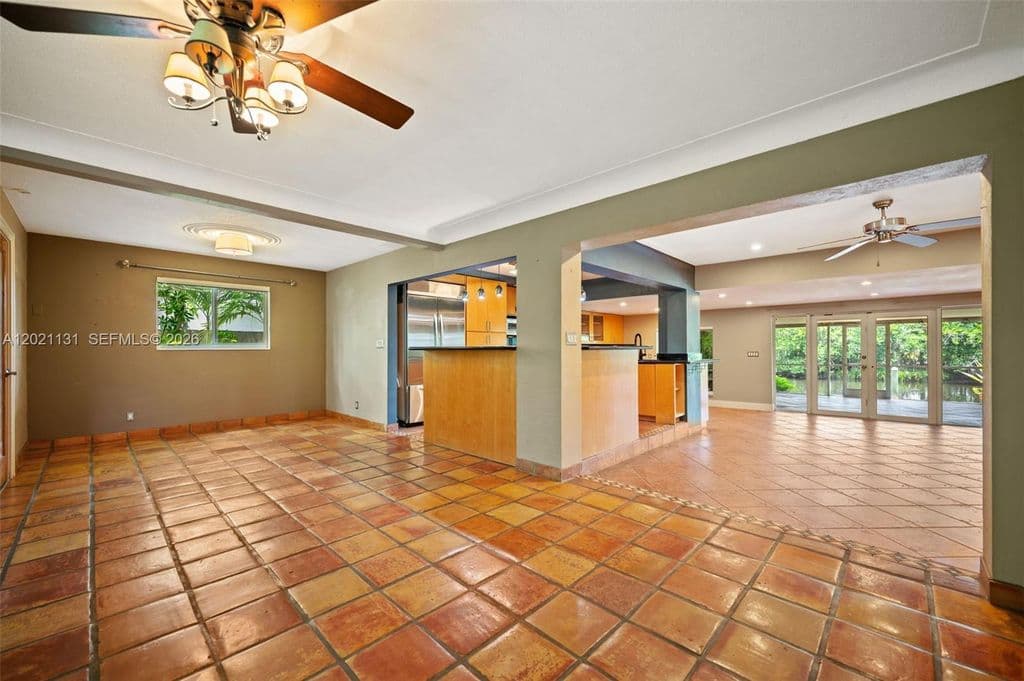 4-bedroom Single-Family Home — 4512 SW 37th Ave