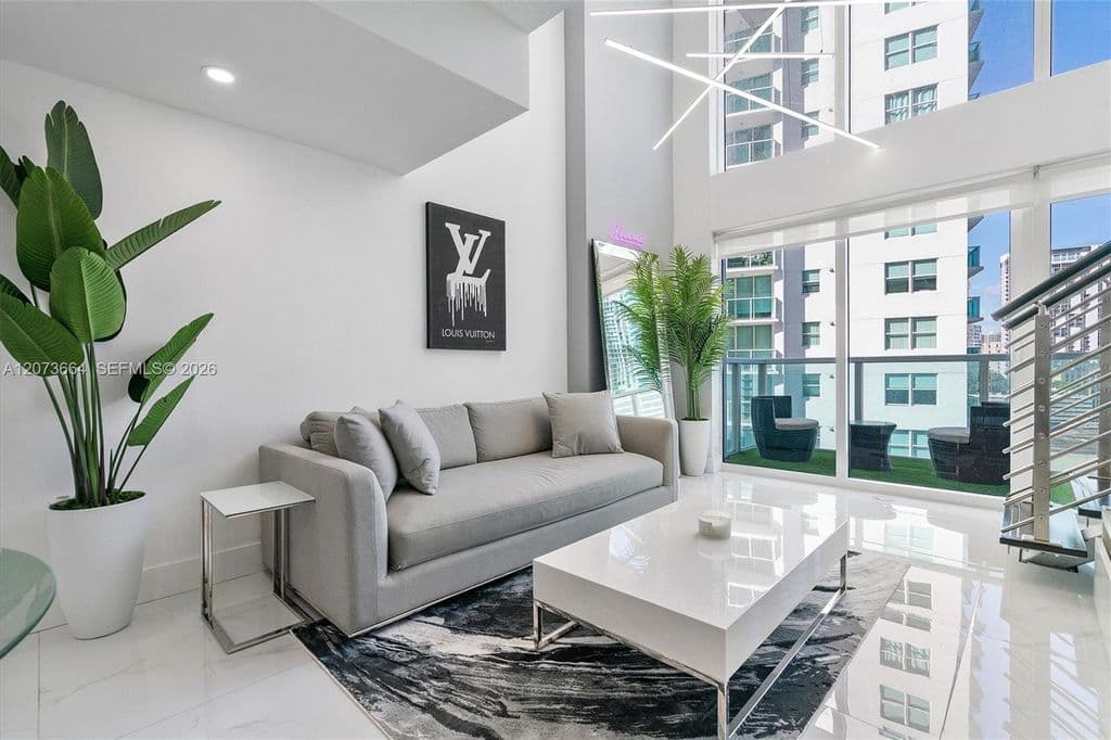 1-bedroom Condo — 41 SE 5th St APT 1111