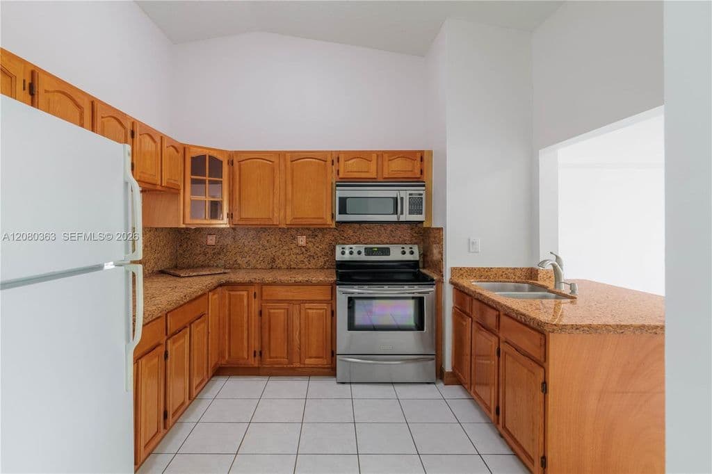 3+1 Condo — 7730 SW 156th Ct #A145