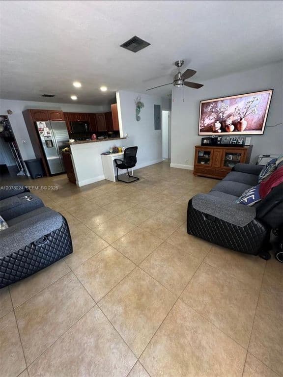 5+1 Müstakil ev — 607 NW 42nd St