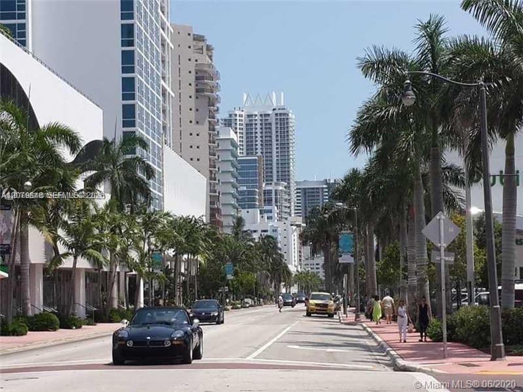 1+1 Condo — 6450 Collins Ave APT 205