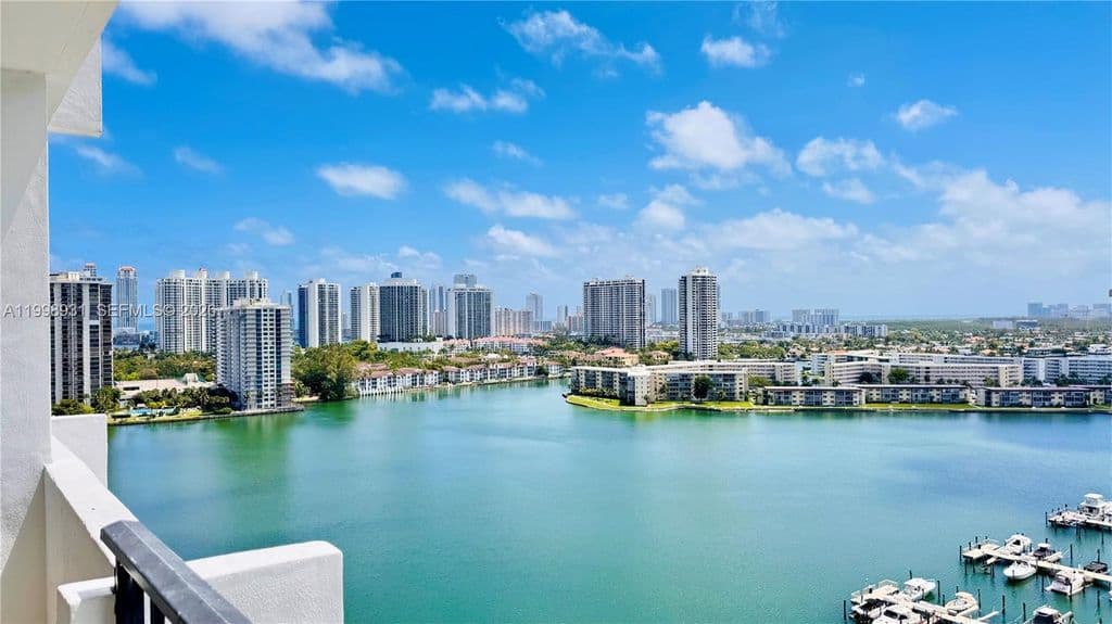 2-bedroom Condo — 2780 NE 183rd St APT 2012