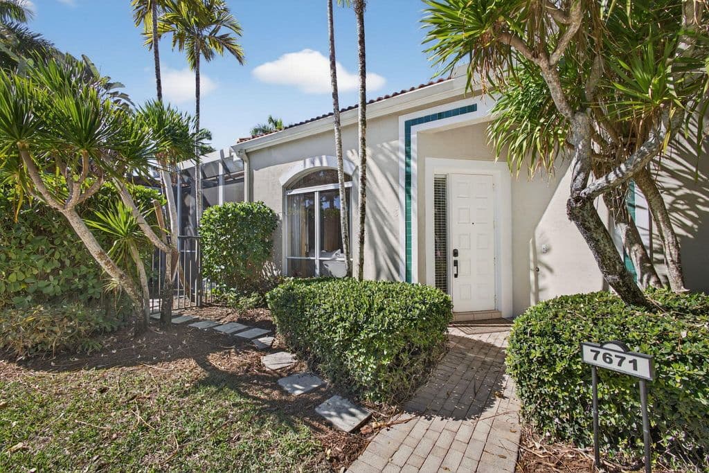 3+1 Mülk — 7671 Dahlia Court