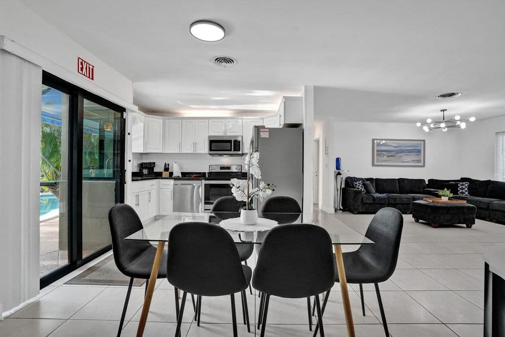 3+1 Müstakil ev — 3672 NW 18TH Avenue