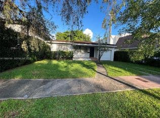 2+1 Müstakil ev — 812 Columbus Blvd, Coral Gables, 33134