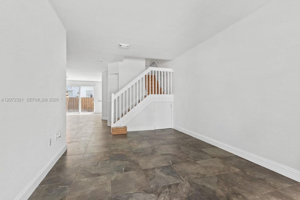 4+1 Mülk — 7809 NW 114th Path