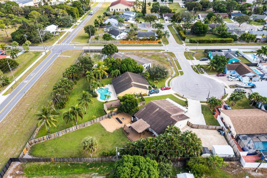 4+1 Müstakil ev — 6567 Cindi Lane