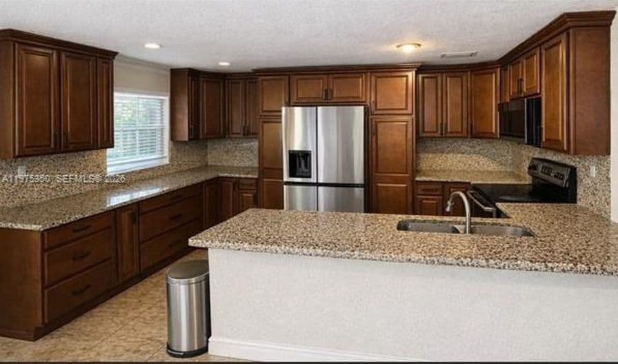4+1 Müstakil ev — 10207 SW 20th Ct