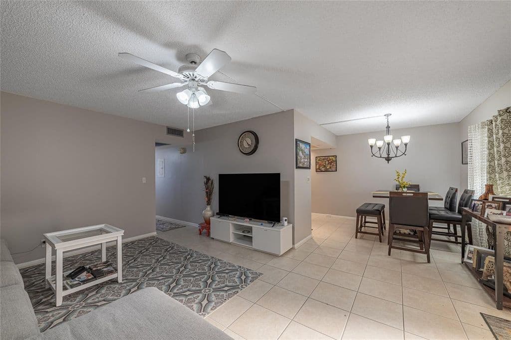 2+1 Condo — 1902 Bermuda Circle