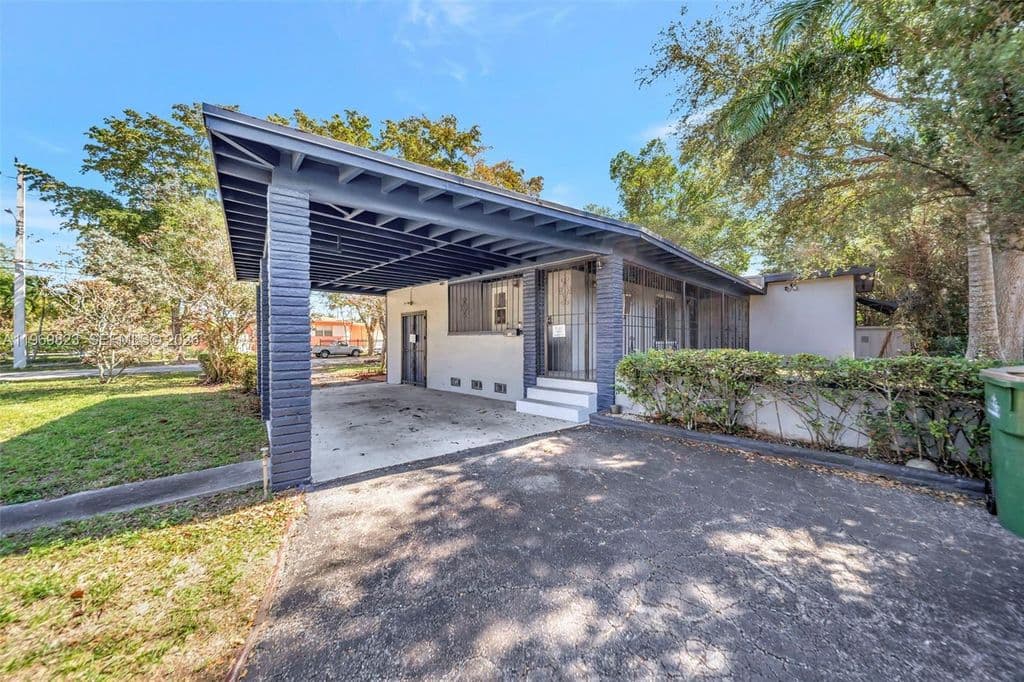 2-bedroom Single-Family Home — 890 NE 138th St