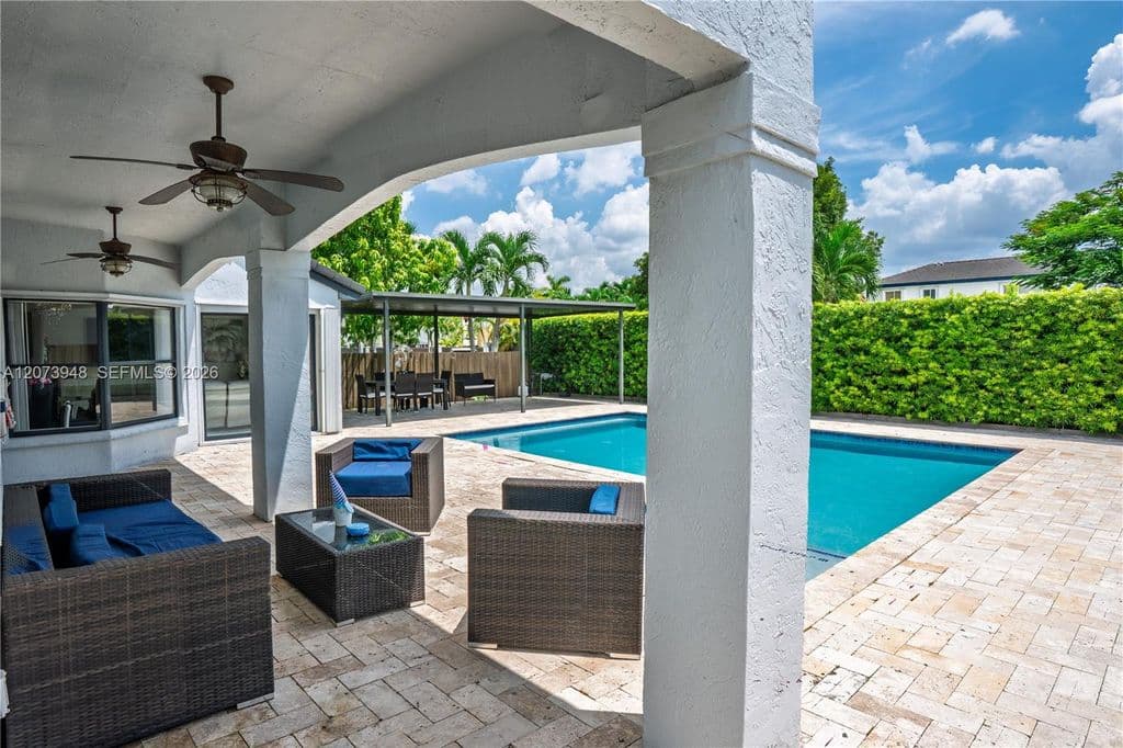 4+1 Müstakil ev — 7301 SW 159th Ave