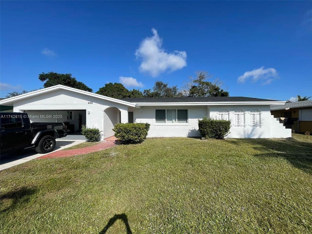 4+1 Müstakil ev — 4421 NW 12th Ct