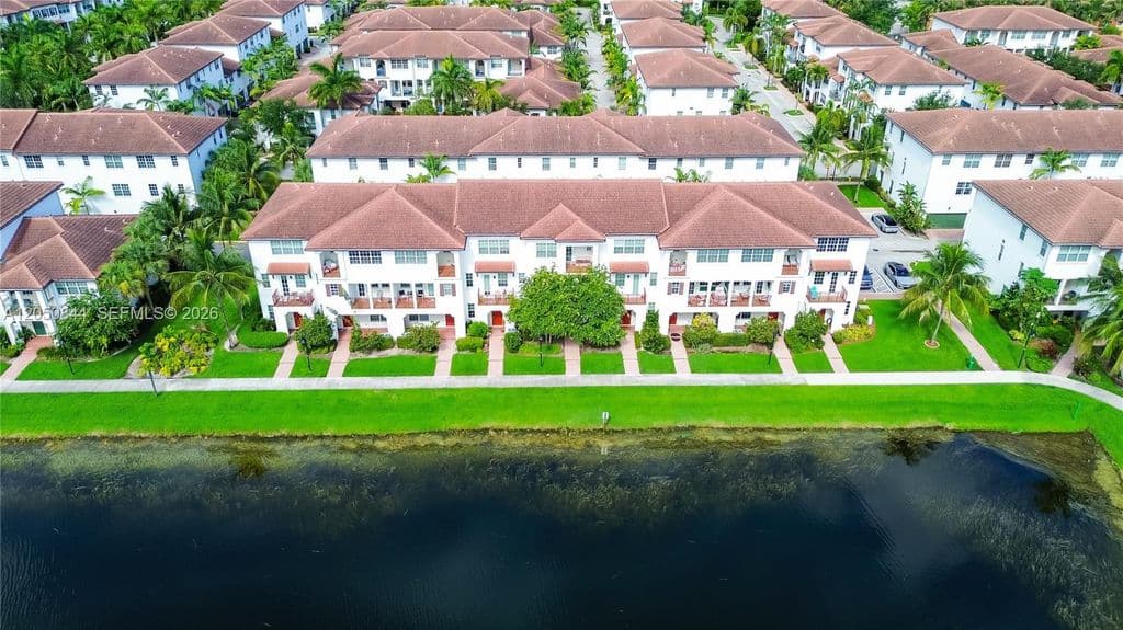 3+1 Mülk — 2828 SW 119th Way