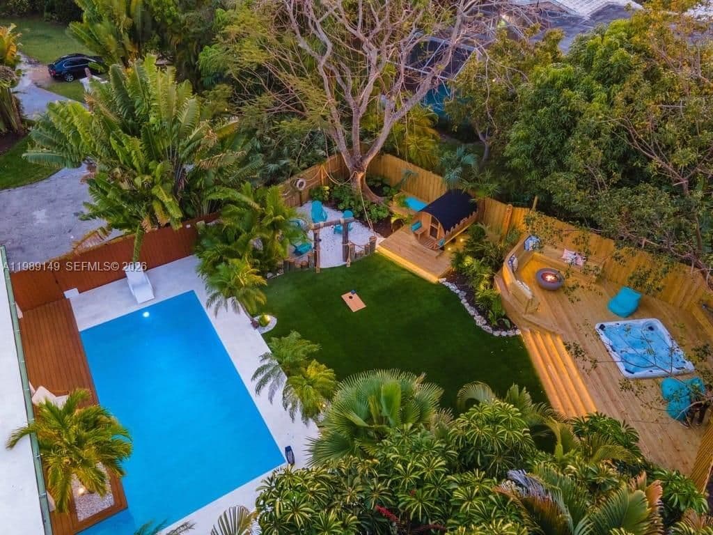 6-bedroom Single-Family Home — 18490 SW 83rd Pl