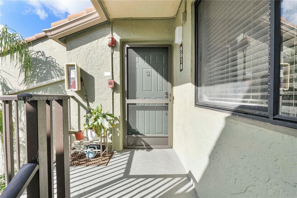 2-bedroom Condo — 9518 SW 1st Ct #21