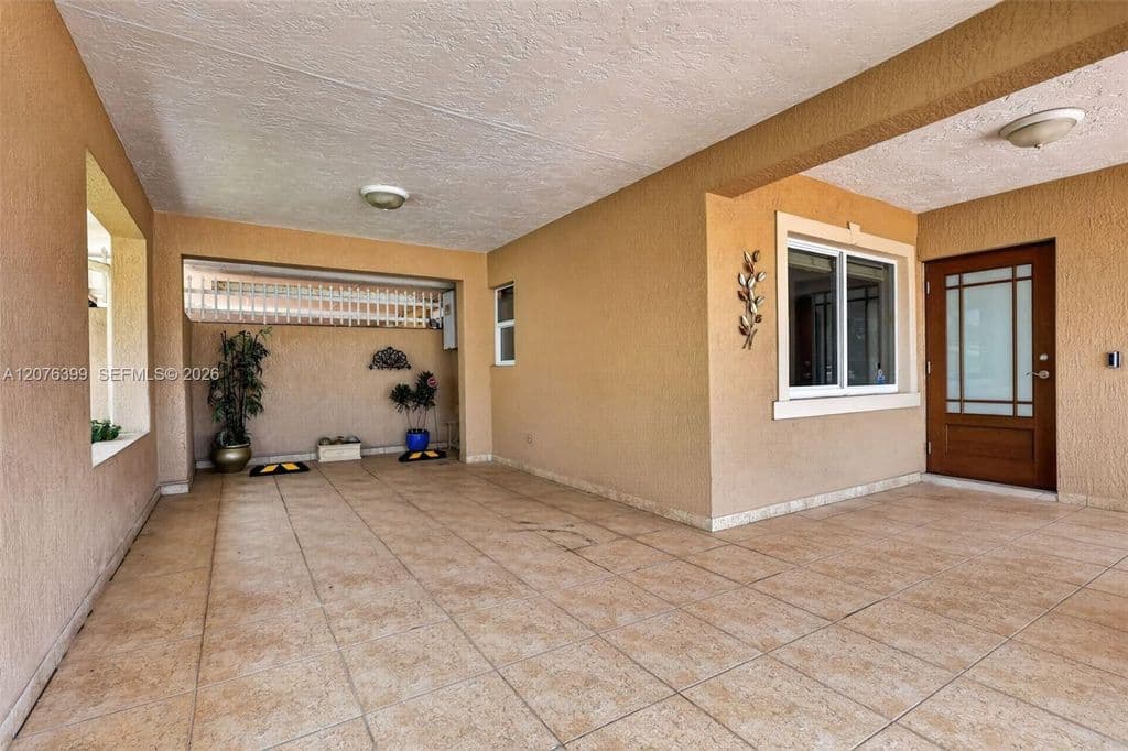 4+1 Müstakil ev — 8936 SW 11th St