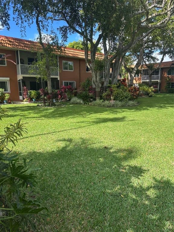 1+1 Condo — 119 NE 19th Court #215 G