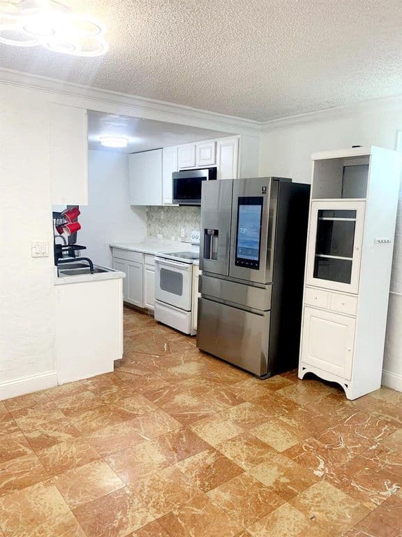 2+1 Condo — 10234 Twin Lakes Drive #16-d