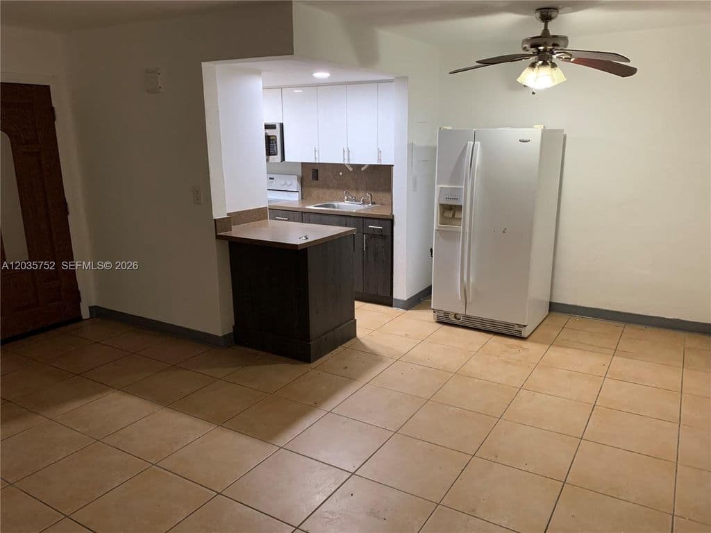 1-bedroom Condo — 1851 NE 168th St APT B10