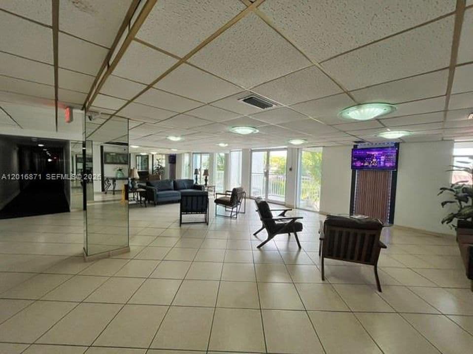 1+1 Condo — 5050 NW 7th St APT 220