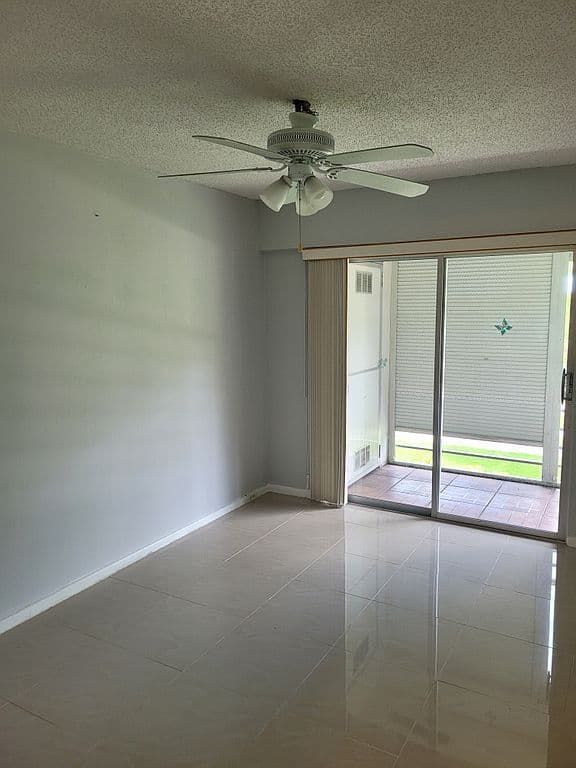 2-bedroom Condo — 116 Mansfield Dr #C