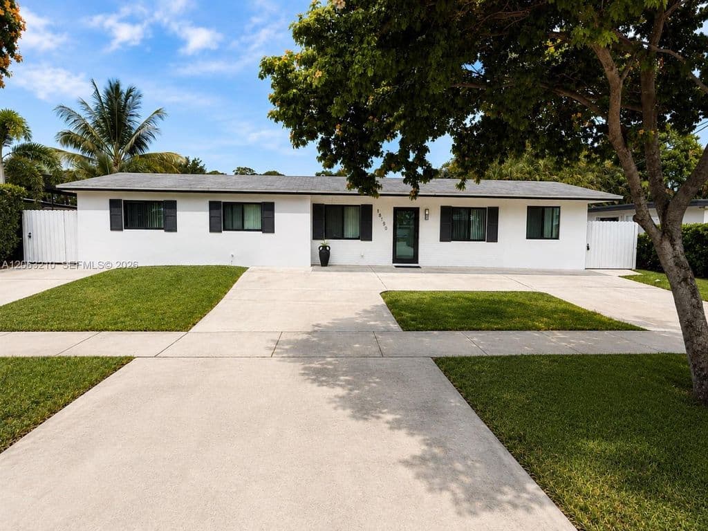 5+1 Müstakil ev — 18150 NW 82nd Ave