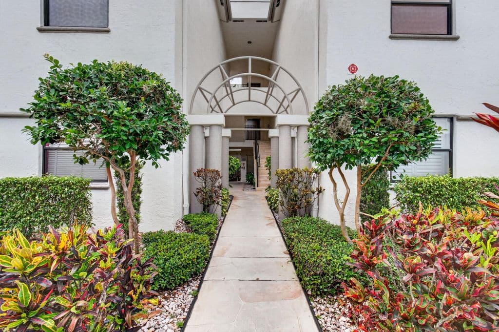 3-bedroom Condo — 5133 Brisata Circle #B