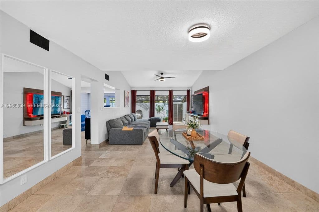 3+1 Mülk — 8703 Cleary Blvd