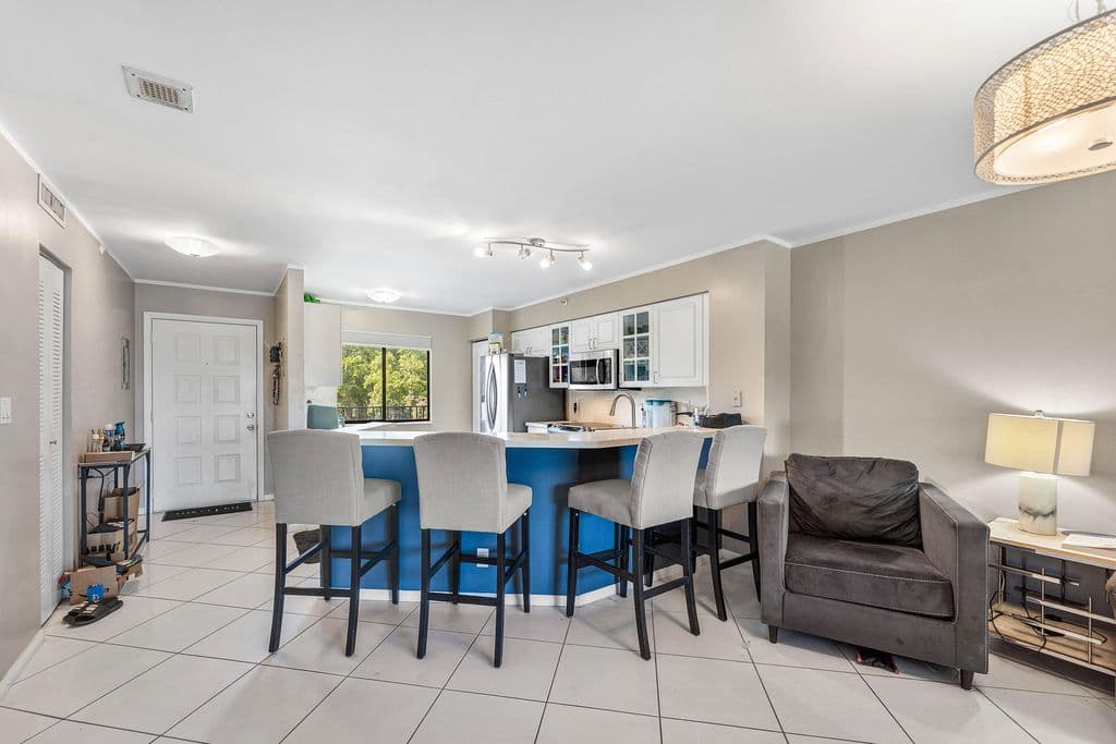2-bedroom Condo — 2205 S CYPRESS BEND Drive #302