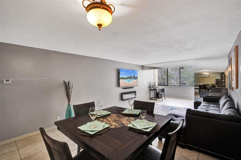 3-bedroom Condo — 8010 Hampton Blvd APT 211