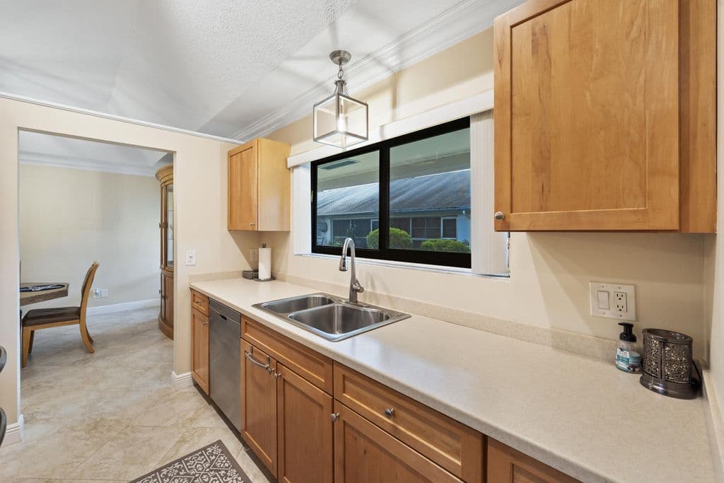 3-bedroom Property — 109 Half Moon Circle #C