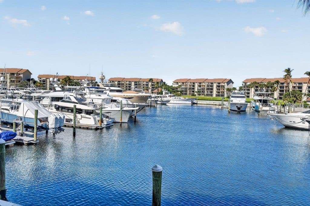 2-bedroom Condo — 2401 Marina Isle Way #206