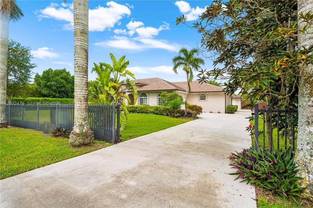 5+1 Müstakil ev — 15720 SW 252nd St