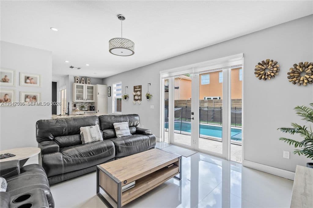 5-bedroom Single-Family Home — 15877 SW 61st Way